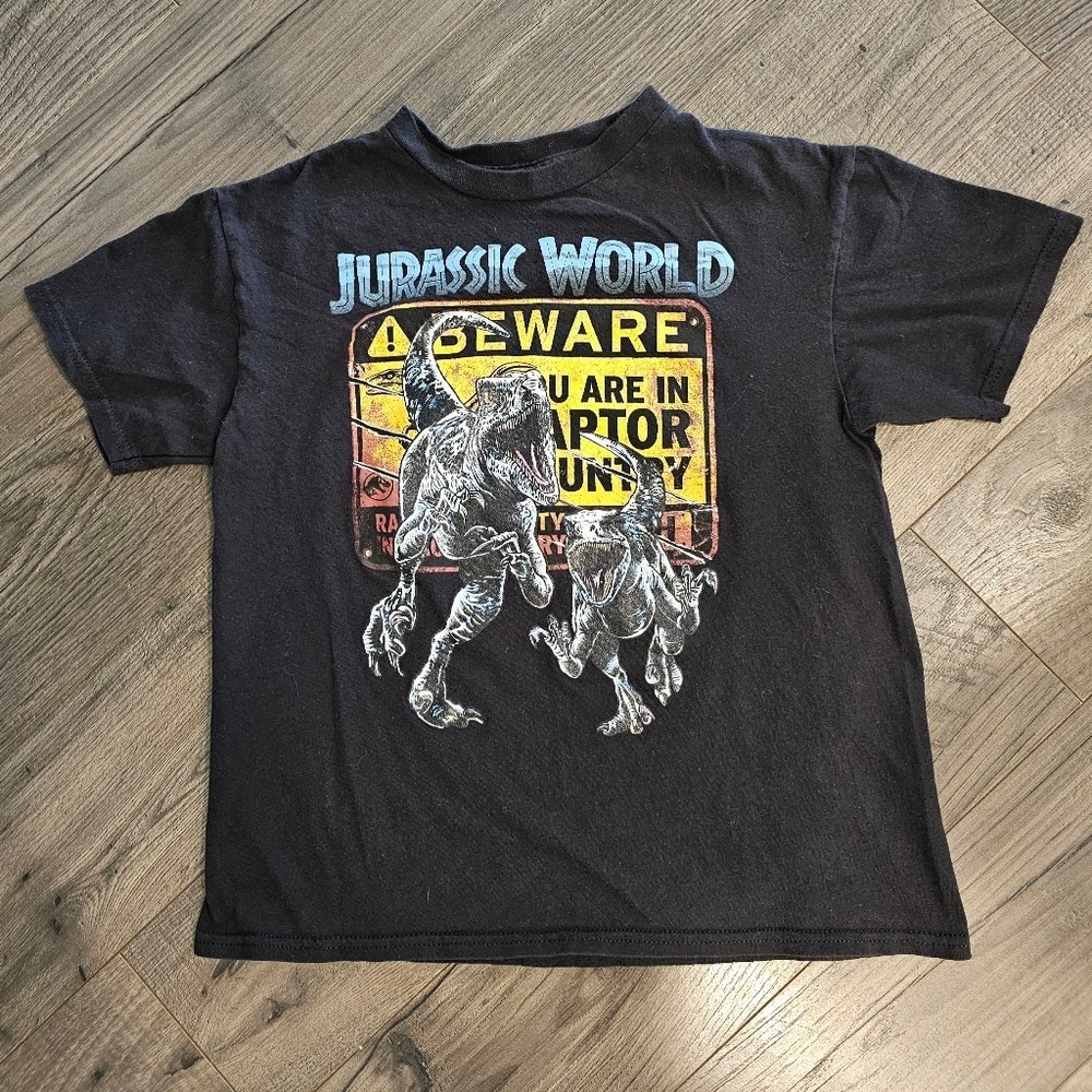 Kids sz S Black Jurassic World Short Sleeve Tee Dinosaur Graphic‎ Raptor